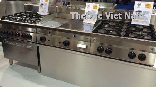 sắp xếp thiết bị bếp nấu ăn